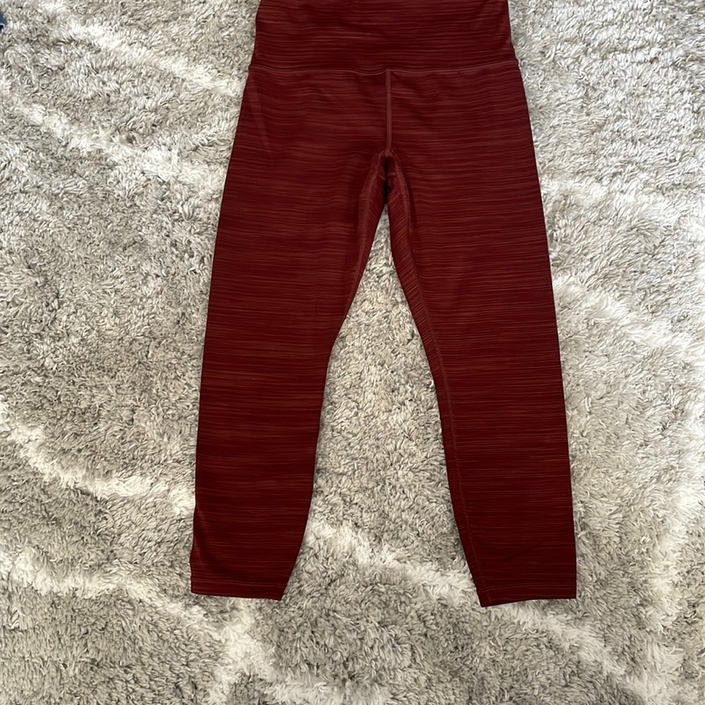 Athleta maroon capri leggings size small.